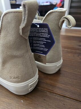 Brand New! Tom’s Women’s Fenix Platform Chelsea boots